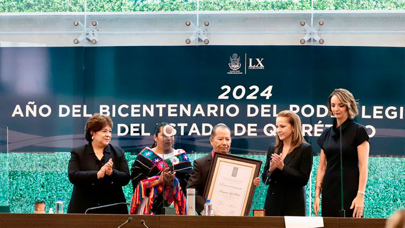 Recibe el PresbÃ­tero BenjamÃ­n Vega Robles â€œMedalla de Honor JunÃ­pero Serraâ€  