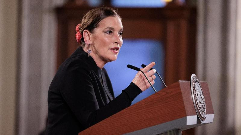 Beatriz GutiÃ©rrez asiste a la â€˜maÃ±aneraâ€™ a despedirse; asegura no le interesa algÃºn cargo pÃºblico