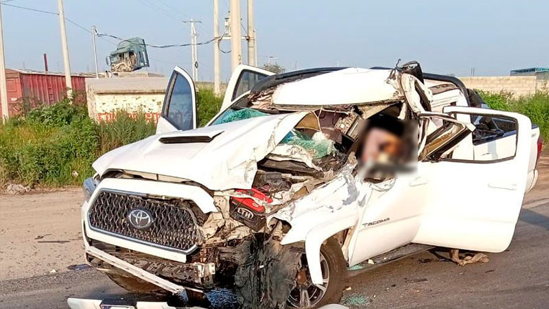 Atrapado en accidente vehicular en la carretera a Chichimequillas, QuerÃ©taro