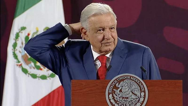 AMLO renuncia a su militancia en Morena