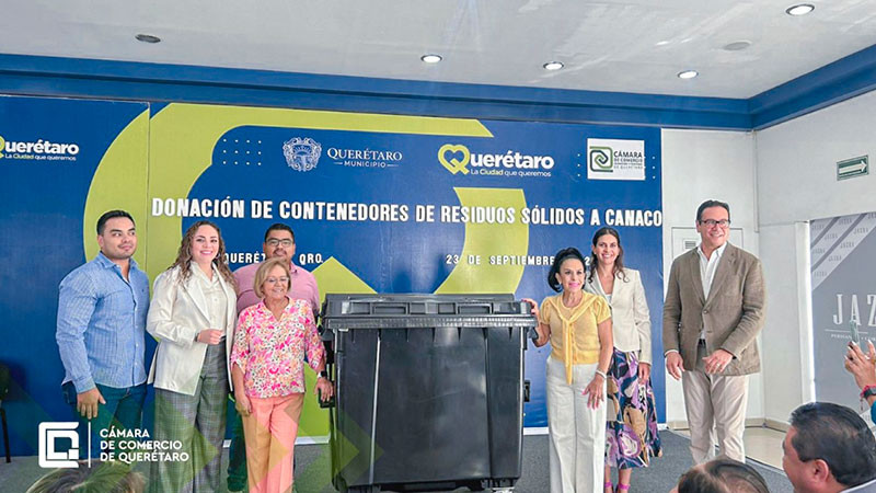 Dona Municipio 350 contenedores de basura a agremiados de la CÃ¡mara de Comercio de QuerÃ©taro