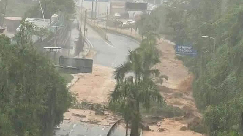 Inundaciones, deslaves, cierre de carreteras y cortes de luz, tras paso del huracÃ¡n John en Acapulco, Guerrero