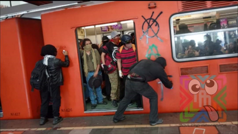 Manifestantes vandalizan la lÃ­nea 3 del Metro de la CDMX; agreden a conductor