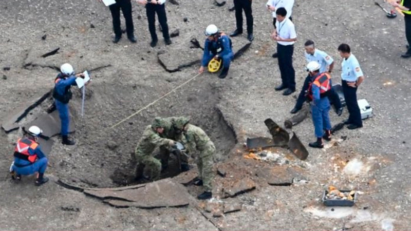Estalla bomba de la Segunda Guerra Mundial en aeropuerto de JapÃ³n; cancelan 80 vuelos