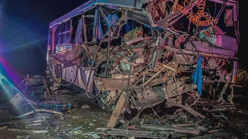 Un muerto y 35 lesionados deja choque frontal en la carretera a ChichimequillasÂ 