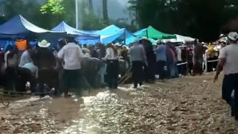 En Chiapas, caballo de carreras arrolla a pÃºblico asistente de festival; hay 12 heridos