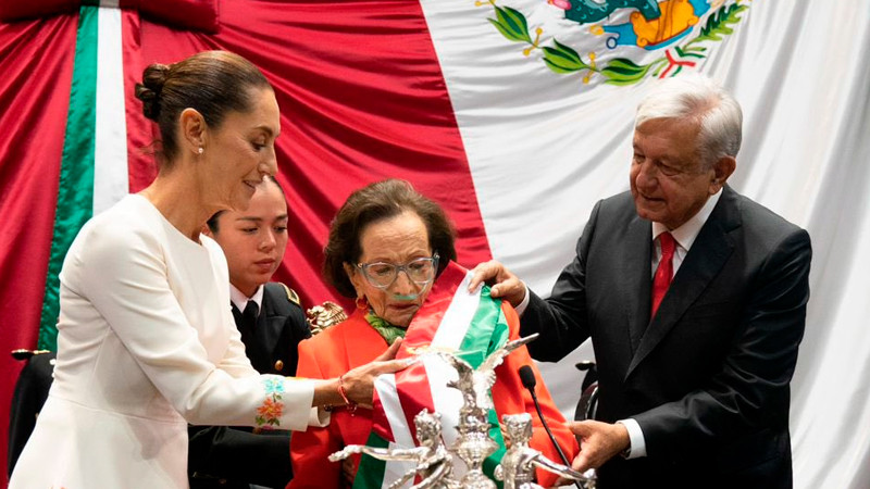 Sheinbaum acude a funeral de Ifigenia MartÃ­nez