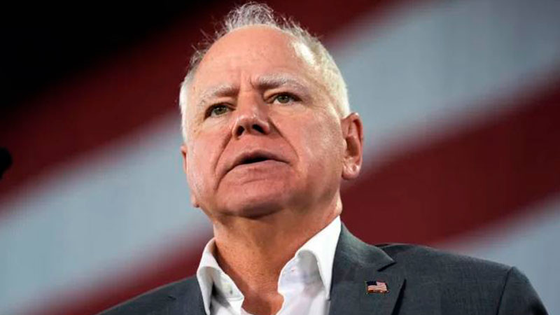 Tim Walz seÃ±ala a Trump como un desquiciado que usa el â€œdiscurso de los dictadoresâ€ 