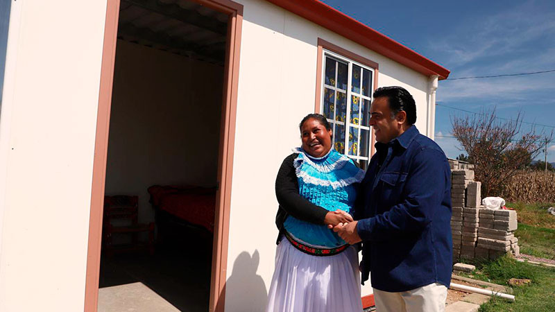 Titular de la SEDESOQ entrega cuartos adicionales en Amealco, QuerÃ©taro