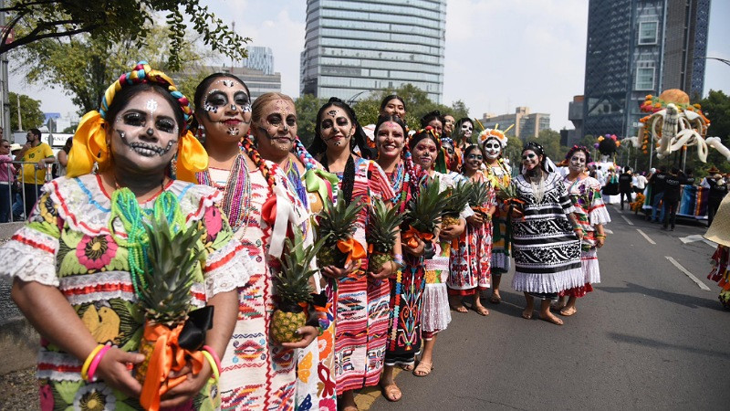 MÃ¡s de un millÃ³n de personas presencian el Gran Desfile de DÃ­a de Muertos en la Ciudad de MÃ©xico