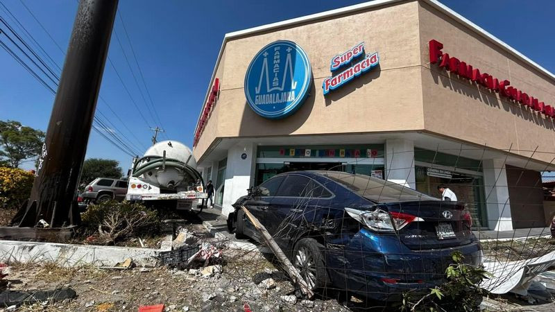 Pipa sin frenos arrolla a dos personas en QuerÃ©taro; una muere