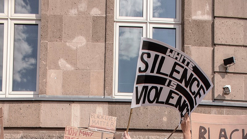 Investigan campaÃ±a de mensajes racistas anÃ³nimos tras triunfo de Trump