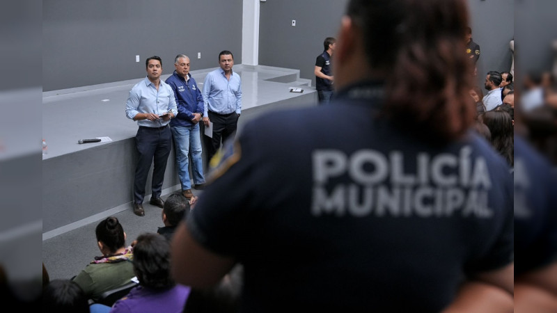 MejorarÃ¡ Felifer MacÃ­as herramientas para que policÃ­as desempeÃ±en mejor su trabajo