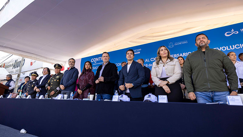 Encabeza Gobernador queretano desfile conmemorativo al CXIV aniversario de la RevoluciÃ³n Mexicana