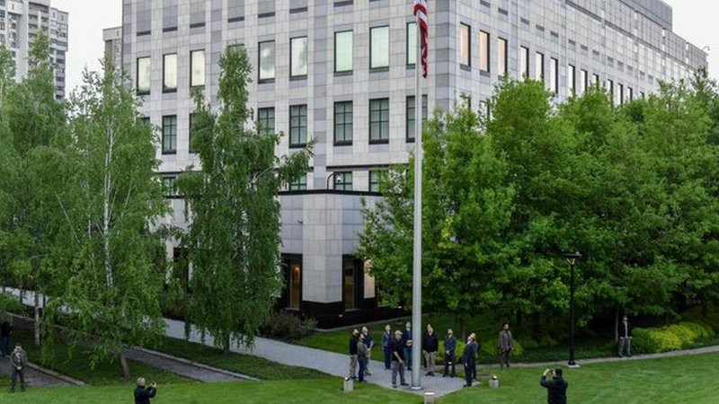 Cierran embajadas de EU, EspaÃ±a e Italia en Kiev por posible ataque aÃ©reo en la capital de Ucrania