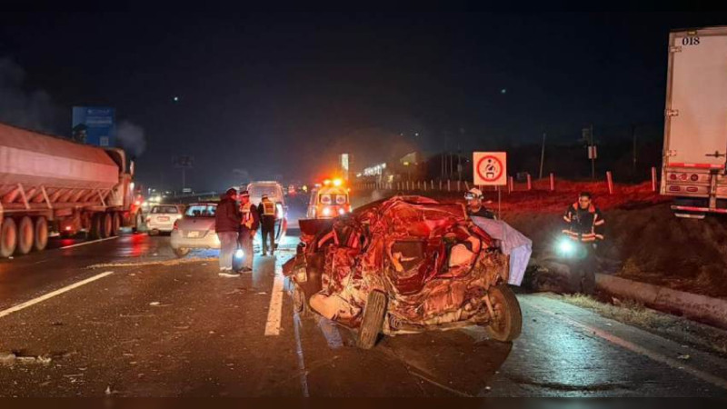 TrÃ¡gico accidente en la autopista 57 de QuerÃ©taro deja a una persona sin vida y tres heridos