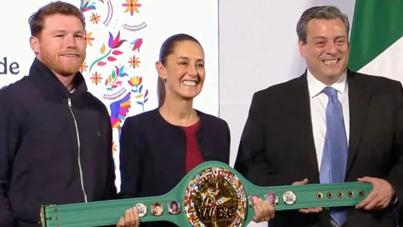 â€˜Caneloâ€™ Ãlvarez visita a Claudia Sheinbaum en su maÃ±anera; le entrega cinturÃ³n de campeona