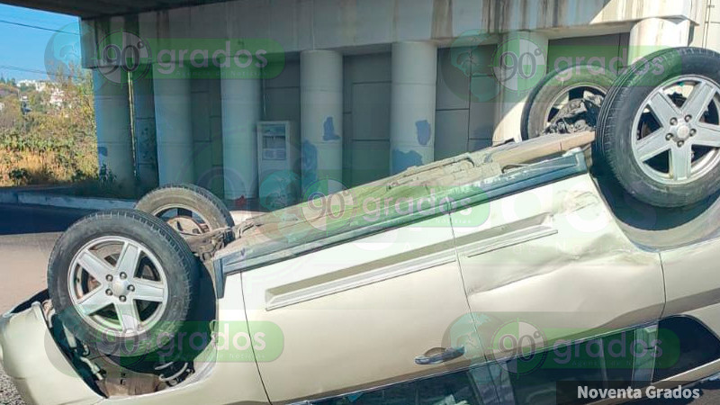 Chocan y uno vuelca en el libramiento Norponiente de QuerÃ©taro capital 