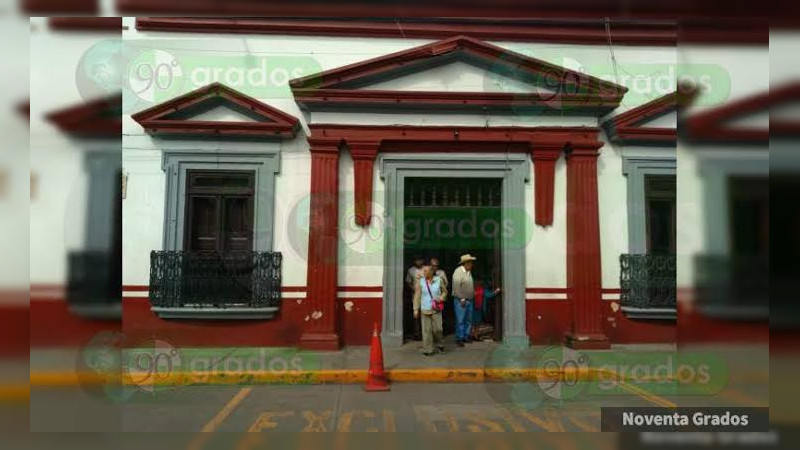 Cuatro ediles de la regiÃ³n de ZinapÃ©cuaro despachan desde la distanciaÂ 