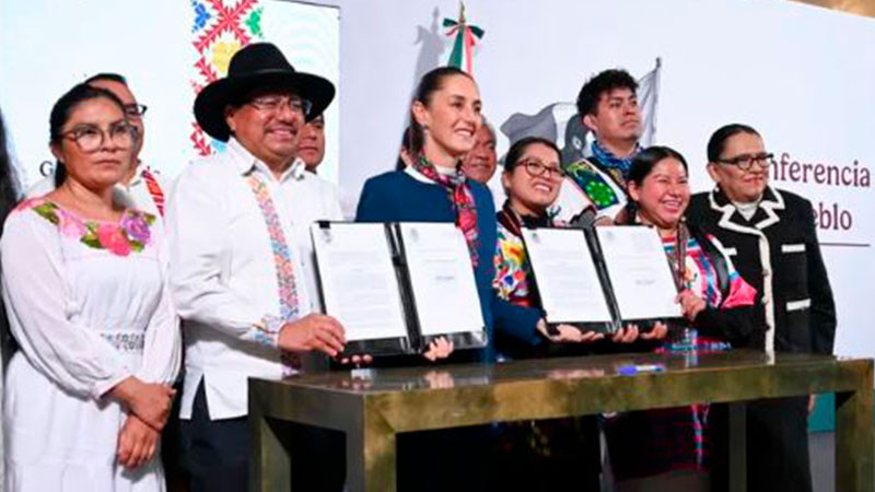Claudia Sheinbaum firma decretos para traducir reforma al artÃ­culo 2 constitucional a 57 lenguas indÃ­genas y crear la comisiÃ³n presidencial de planes de justicia