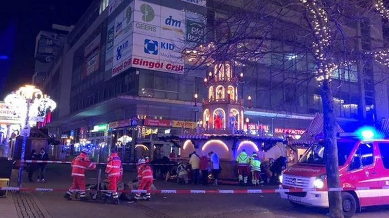 Tragedia en Alemania: conductor arrolla a varias personas en mercado navideÃ±o y mata al menos a 11