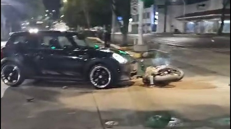 Semaforazo en avenida Constituyentes, deja a un motociclista con heridas graves en QuerÃ©taro