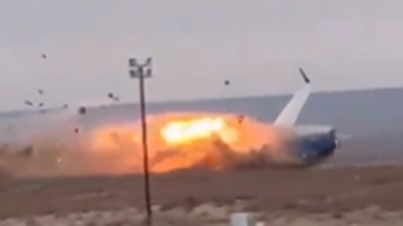 Se estrella aviÃ³n de pasajeros en KazajistÃ¡n; hay mÃ¡s de 30 lesionados