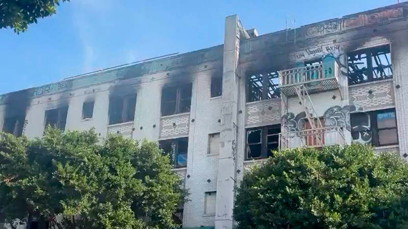 Incendio destruye el Hotel Morrison, fue portada de Ã¡lbum de The Doors