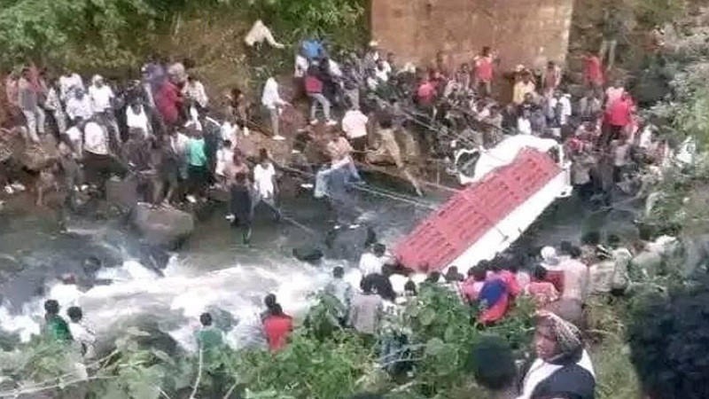 CamiÃ³n de pasajeros cae a rÃ­o en EtiopÃ­a; hay al menos 71 muertos