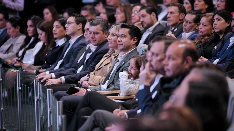 Asiste Felifer MacÃ­as a la presentaciÃ³n del Plan QuerÃ©taro 2050