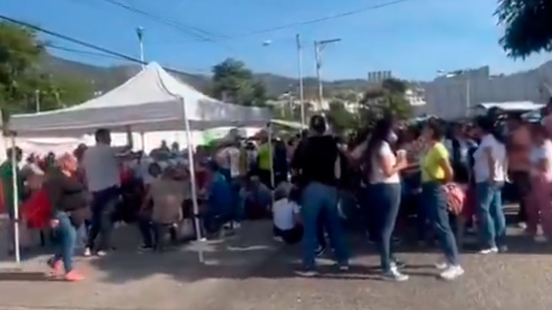 Docentes de Acapulco piden a Sheinbaum mejorar sus condiciones laborales