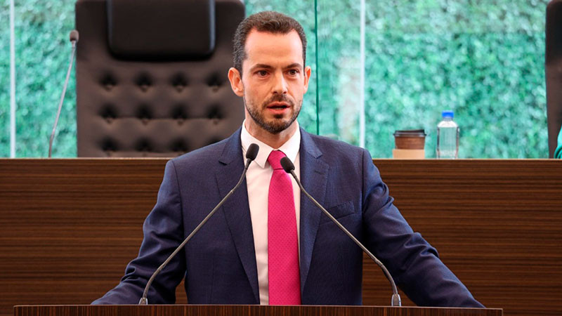 Ospital Carrera confÃ­a en que Congreso queretano de luz verde a ley que permita a padres elegir el orden de apellidos de sus hijos