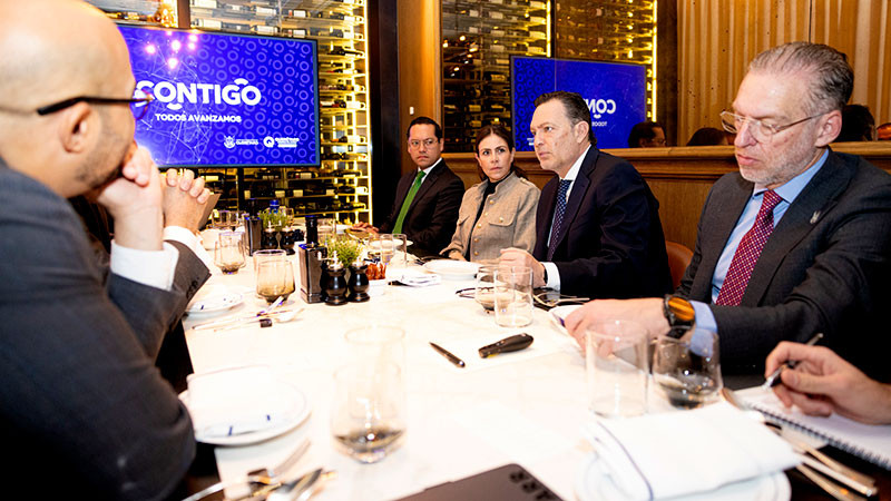 Gobernador se reÃºne con lÃ­deres hoteleros en Madrid, EspaÃ±a