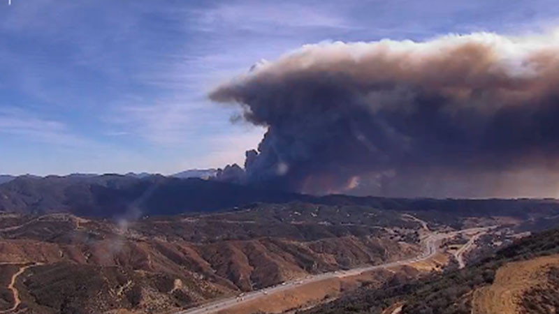 Nuevo incendio en Los Ãngeles, Estados Unidos; devasta mÃ¡s de 2 mil hectÃ¡reas 