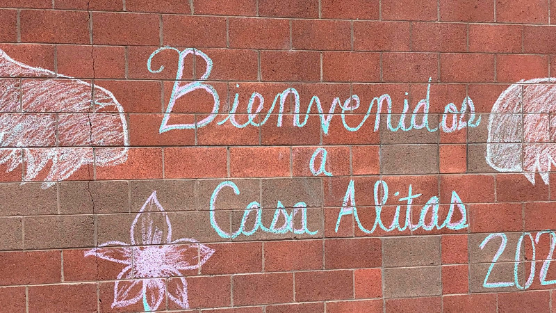 Comienzan cierres de albergues para migrantes en Arizona, por orden de Trump