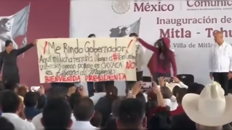 La saxofonista MarÃ­a Elena RÃ­os irrumpe en evento de Sheinbaum en Oaxaca; â€œNo es tiempo de mujeresâ€