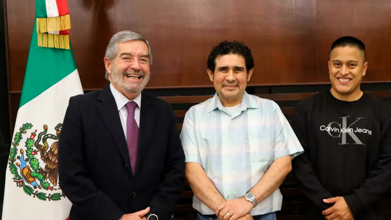 Regresan a MÃ©xico marinos retenidos por rebeldes de Yemen