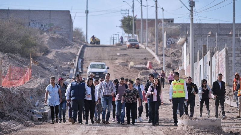Supervisa Felifer MacÃ­as 12 urbanizaciones en colonias de la DelegaciÃ³n Epigmenio GonzÃ¡lezÂ en QuerÃ©taro