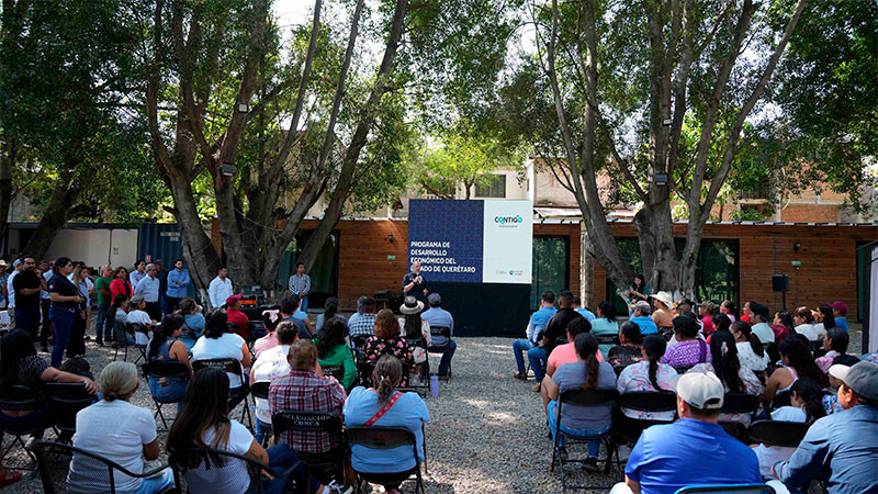 Entrega Marco Del Prete certificados de PROFORE en la zona serrana