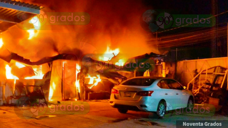 Incendio de bodega de telecomunicaciones en la colonia El Retablo, en QuerÃ©taro capital