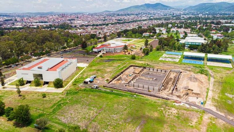 Millonario derroche en la UMSNH sin licitar en alberca olÃ­mpica