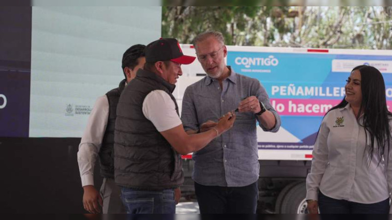 EntregÃ³ Marco Del Prete apoyos para el Semidesierto queretano