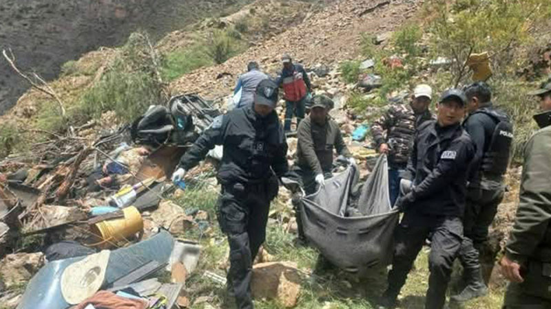 AutobÃºs cae a barranco al sur de Bolivia; hay 31 fallecidos y 15 heridos