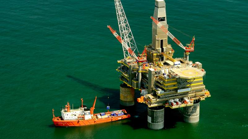 Semar apoya a Pemex con seguridad de plataformas petroleras, tras asalto de piratas: Sheinbaum