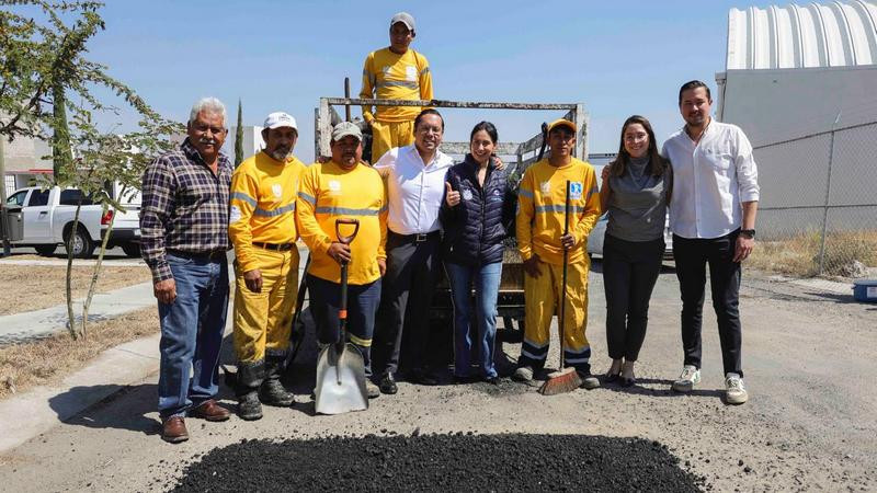 Chepe Guerrero rellena baches en menos de 48 horas en Corregidora, QuerÃ©taro