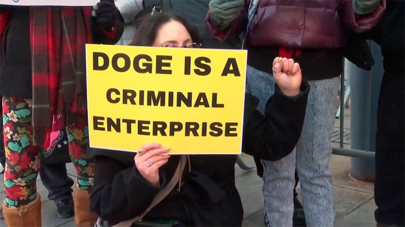 Renuncian mÃ¡s de 20 funcionarios federales estadounidenses, para no colaborar con DOGE y Musk