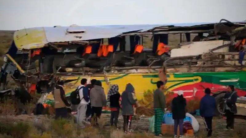 Choque entre camiones deja al menos 37 muertos, en Bolivia