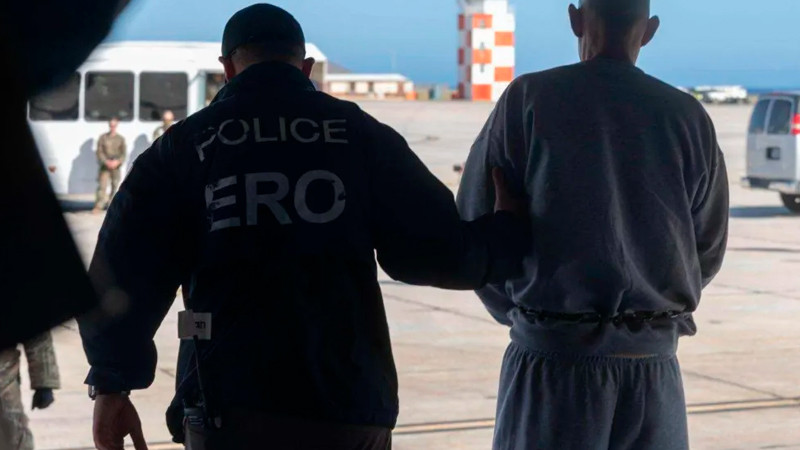 EEUU deja de usar aviones para deportar inmigrantes por costo de operaciÃ³n: WSJ