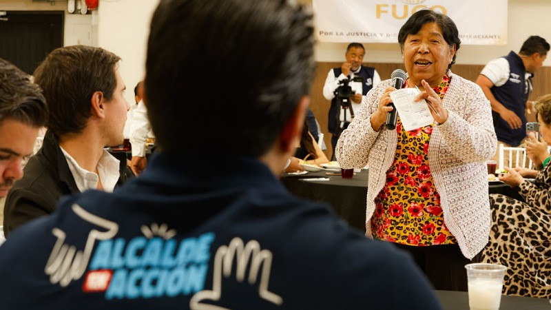 Felifer MacÃ­as se reÃºne con lÃ­deres de mercados, tianguis y comercios para conocer sus necesidades