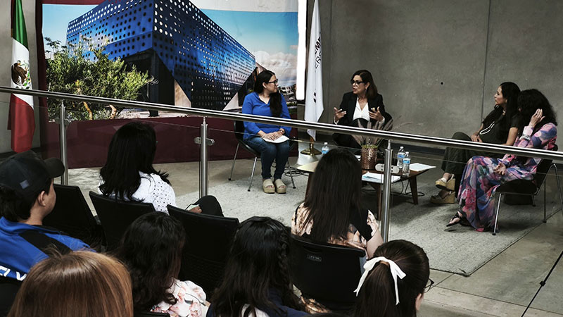 Titular de la CEI participa en la charla Mujeres que Edifican el Cambio